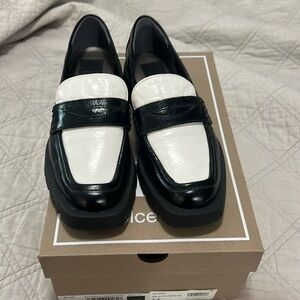 Black and white krinkle patten leather 7.5 dolce vita loafers brand new in box